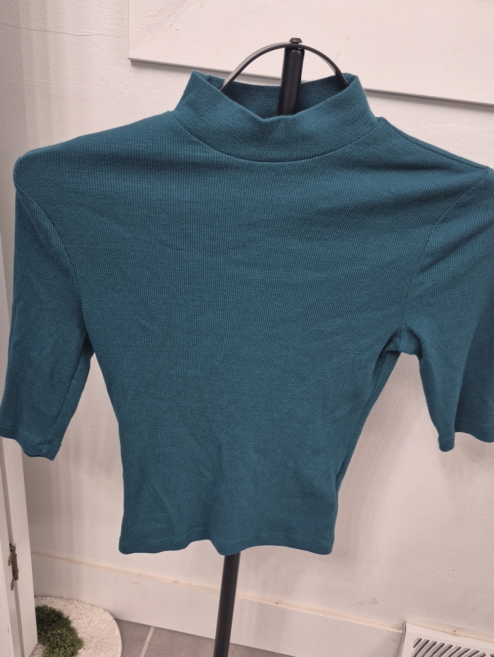 Express Teal Mock-Neck Ribbed Crop Top